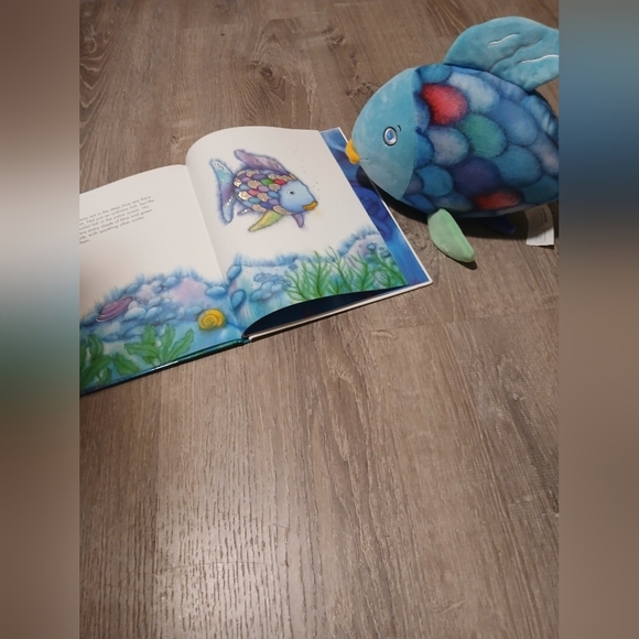 The Rainbow Fish Childrens Book With A Raimbow Fish Plush Toy. Story Time Fun - Picture 4 of 6